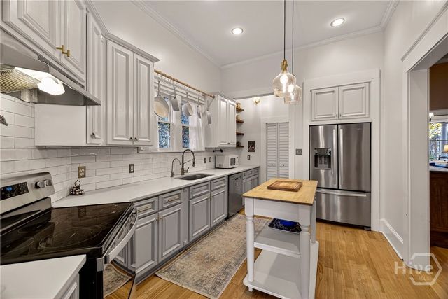 513 E Henry Street, Savannah, GA 31401