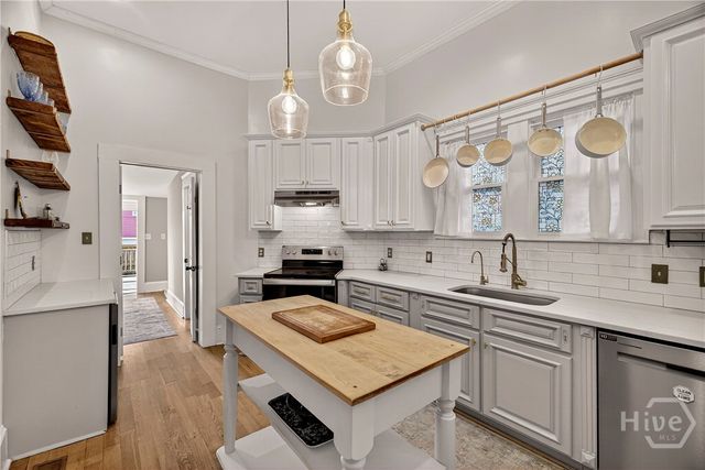 513 E Henry Street, Savannah, GA 31401