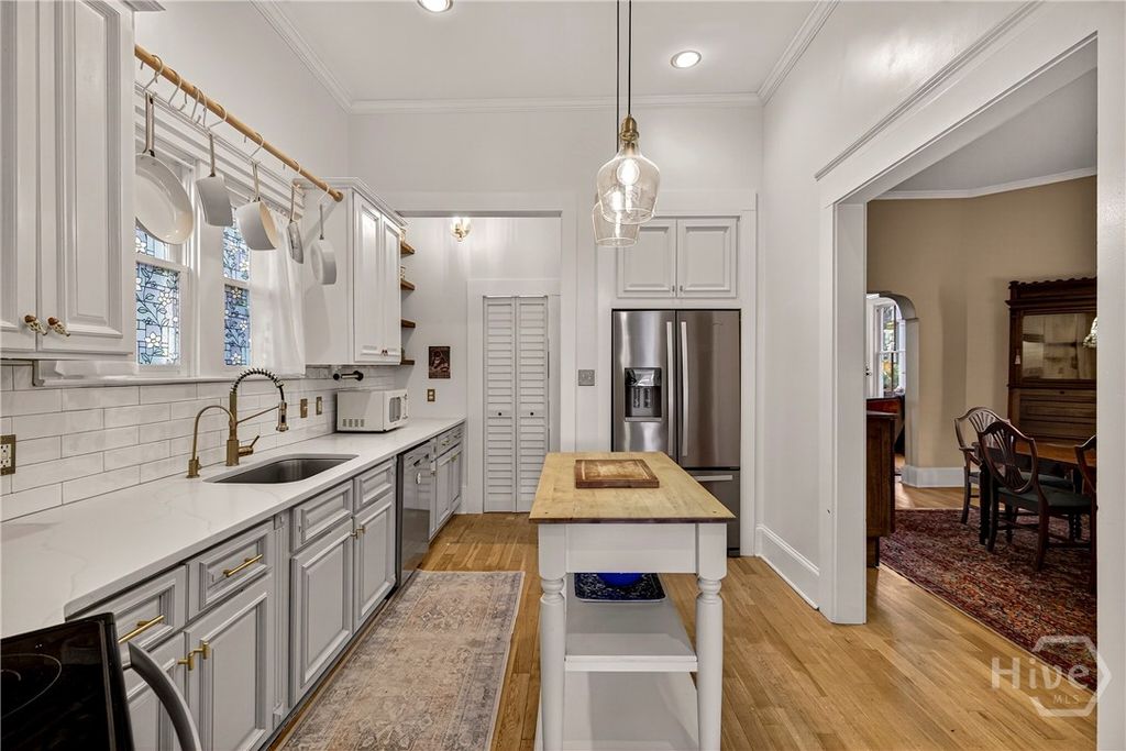 Image 8 of property listing at 513 E Henry Street, Savannah, GA 31401