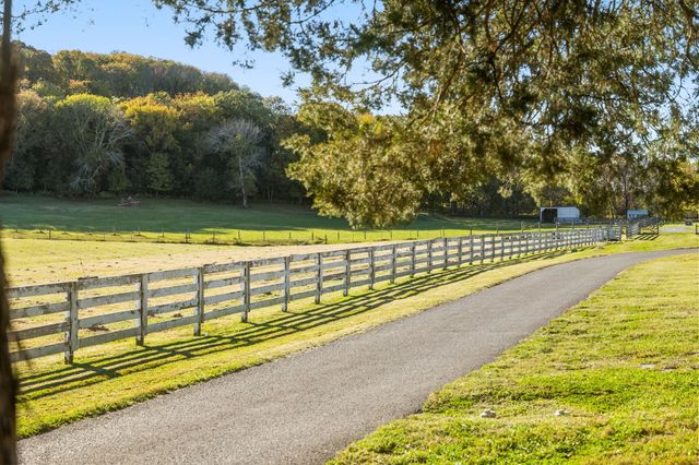 2133 Allisona Rd, Eagleville, TN 37060