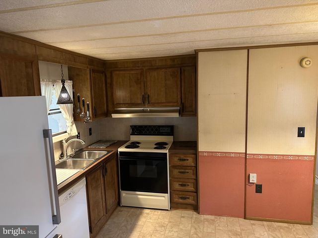 1027 PINE CIR, Telford, PA 18969