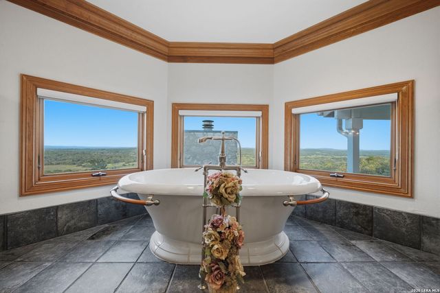 7419 SECRETARIAT LN, Fair Oaks Ranch, TX 78015