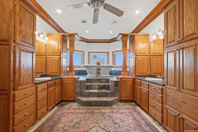 7419 SECRETARIAT LN, Fair Oaks Ranch, TX 78015