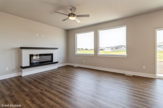 136 Creekside Drive, Bondurant, IA 50035