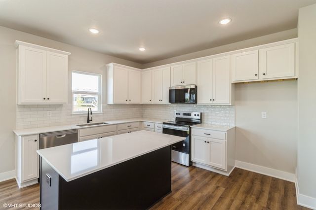 136 Creekside Drive, Bondurant, IA 50035