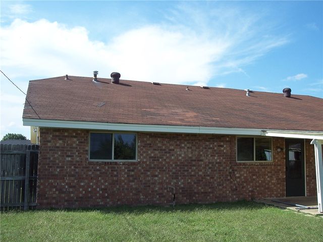 1538 S Heritage Circle, Rogers, AR 72758