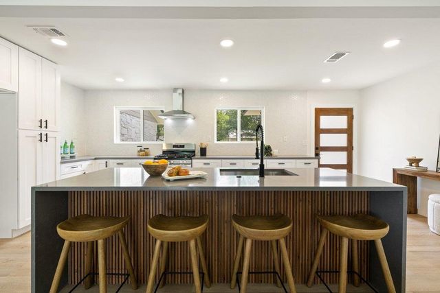 5400 Salem Hill DR, Austin, TX 78745