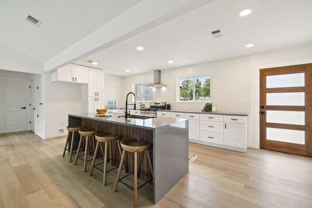 5400 Salem Hill DR, Austin, TX 78745