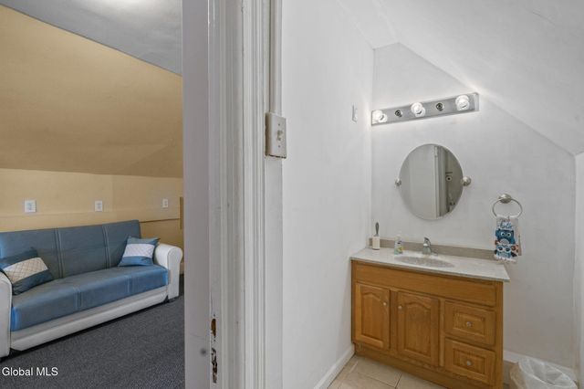 1213 10th Avenue, Schenectady, NY 12303