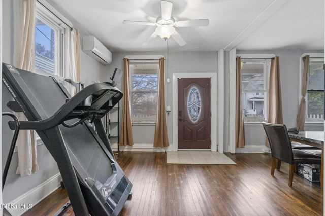 1213 10th Avenue, Schenectady, NY 12303