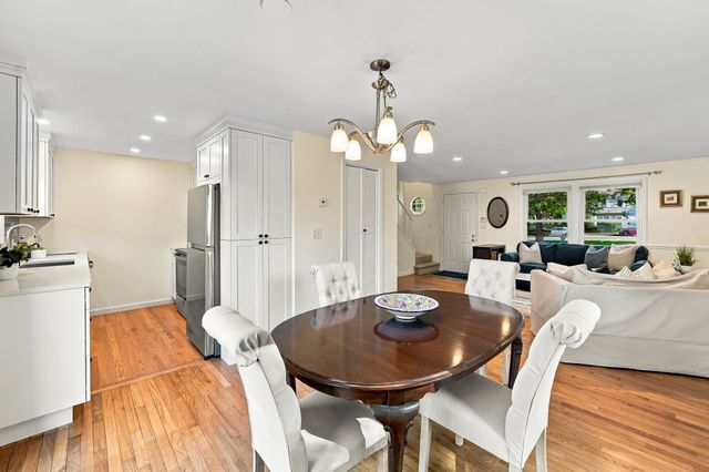 15 Northwoods Cir 15, Woburn, MA 01801