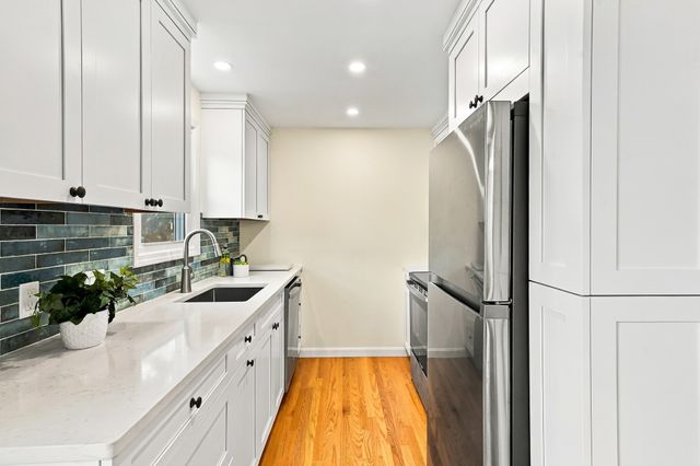 15 Northwoods Cir 15, Woburn, MA 01801