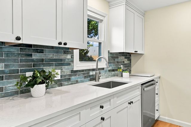 15 Northwoods Cir 15, Woburn, MA 01801