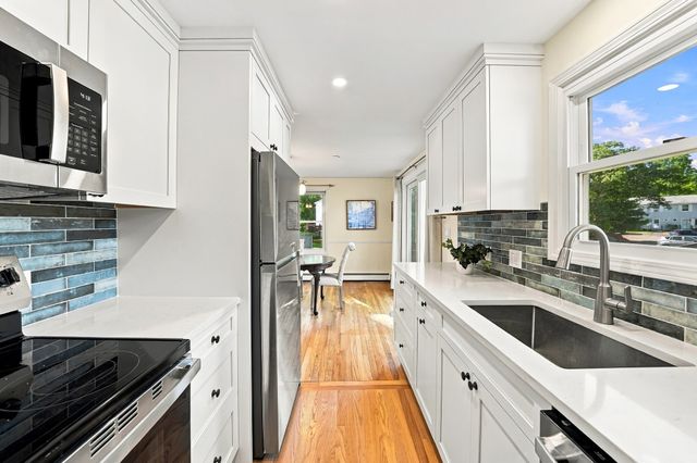 15 Northwoods Cir 15, Woburn, MA 01801