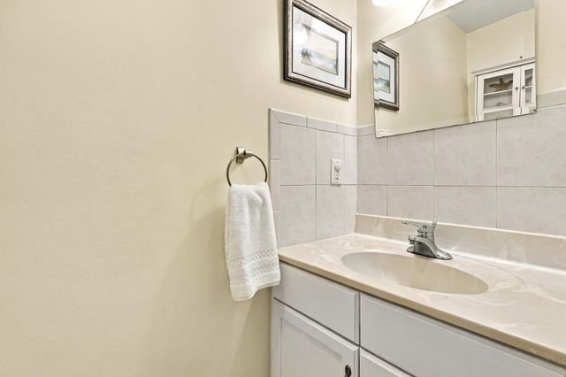 15 Northwoods Cir 15, Woburn, MA 01801