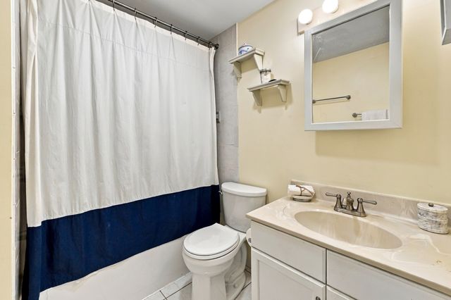 15 Northwoods Cir 15, Woburn, MA 01801
