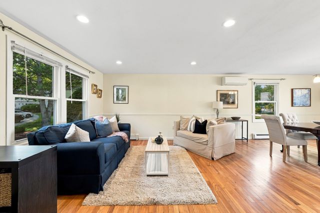 15 Northwoods Cir 15, Woburn, MA 01801