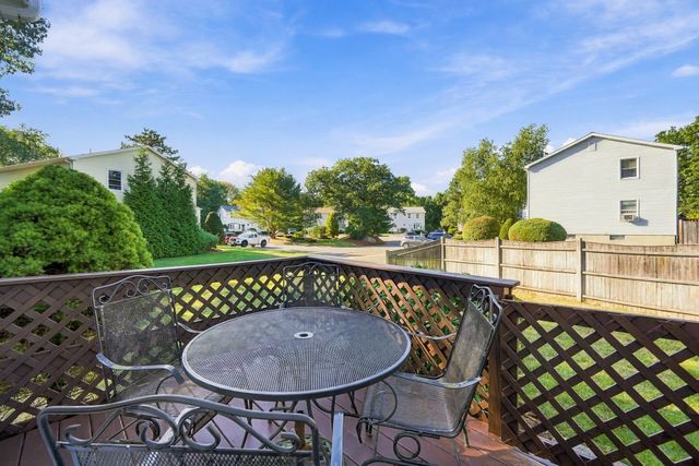 15 Northwoods Cir 15, Woburn, MA 01801