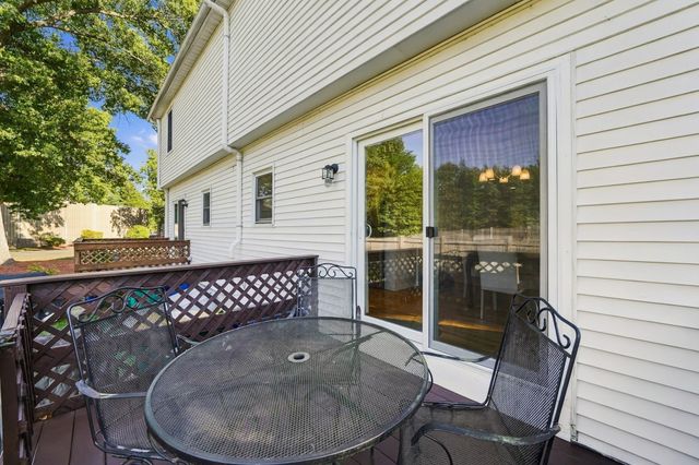 15 Northwoods Cir 15, Woburn, MA 01801