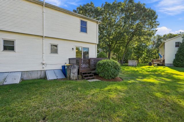 15 Northwoods Cir 15, Woburn, MA 01801