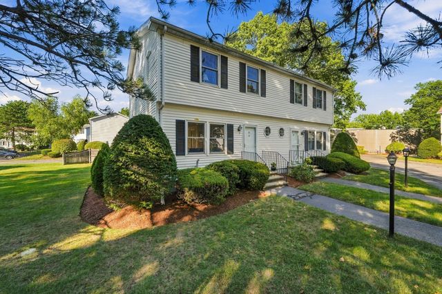 15 Northwoods Cir 15, Woburn, MA 01801
