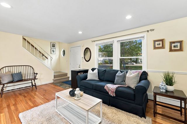 15 Northwoods Cir 15, Woburn, MA 01801