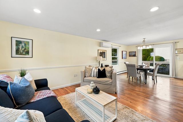 15 Northwoods Cir 15, Woburn, MA 01801
