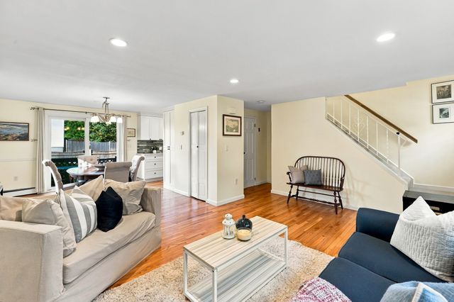 15 Northwoods Cir 15, Woburn, MA 01801