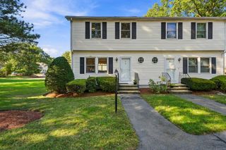 15 Northwoods Cir 15, Woburn, MA 01801