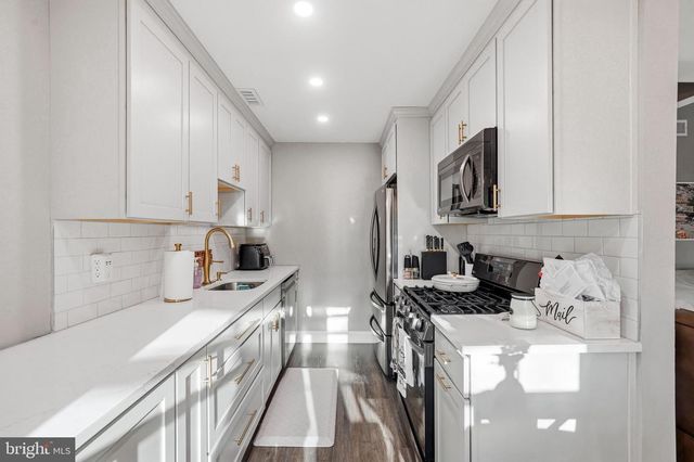 143 TAVISTOCK, Cherry Hill, NJ 08034
