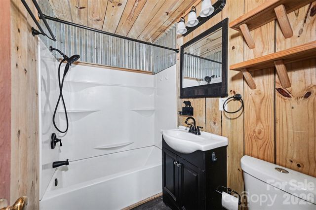 5495 Pine Ridge Drive, Connelly Springs, NC 28612