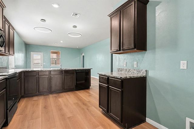 501 Saint James Place, Newcastle, OK 73065