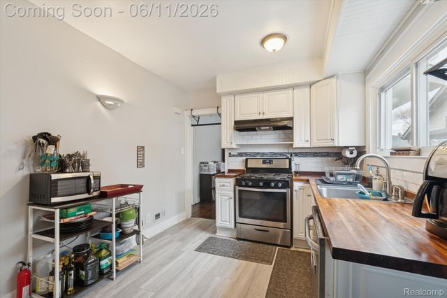 265 E Lewiston Avenue, Ferndale, MI 48220