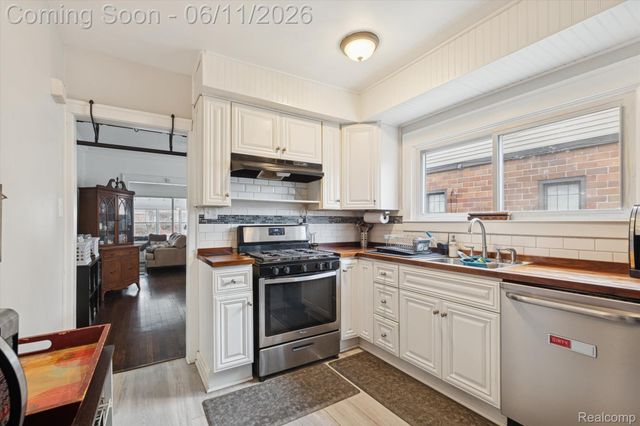 265 E Lewiston Avenue, Ferndale, MI 48220