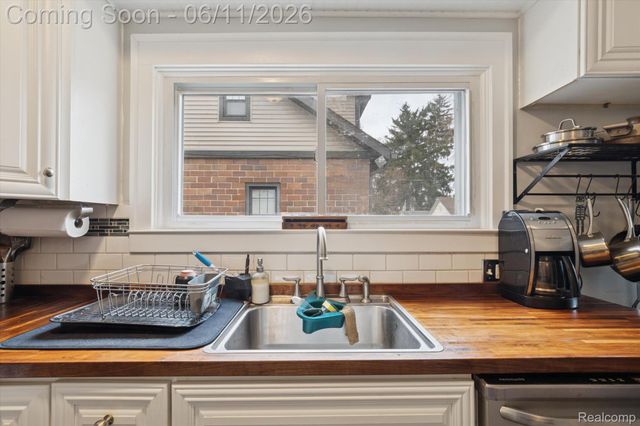 265 E Lewiston Avenue, Ferndale, MI 48220