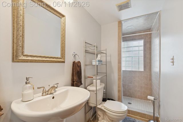 265 E Lewiston Avenue, Ferndale, MI 48220