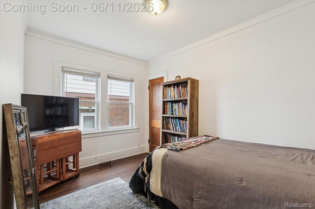 265 E Lewiston Avenue, Ferndale, MI 48220