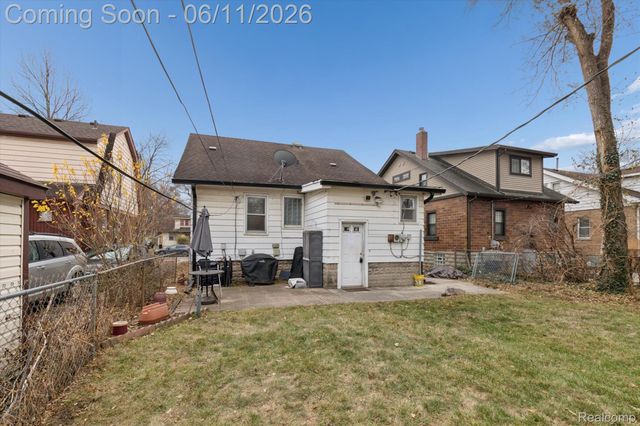 265 E Lewiston Avenue, Ferndale, MI 48220
