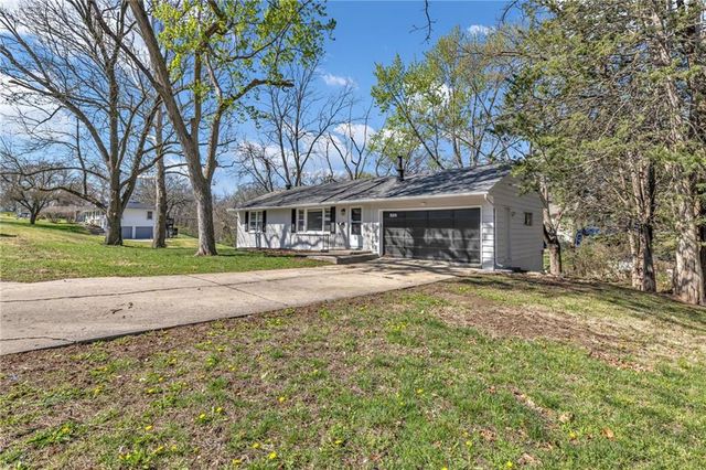 7004 N Baltimore Avenue, Gladstone, MO 64118