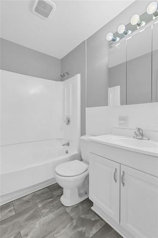 7004 N Baltimore Avenue, Gladstone, MO 64118