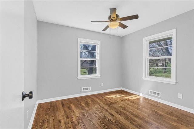 7004 N Baltimore Avenue, Gladstone, MO 64118