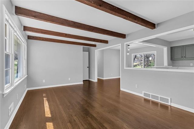 7004 N Baltimore Avenue, Gladstone, MO 64118