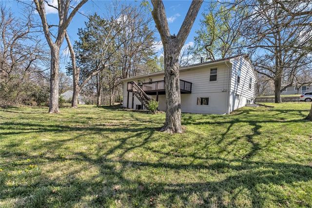 7004 N Baltimore Avenue, Gladstone, MO 64118