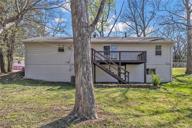 7004 N Baltimore Avenue, Gladstone, MO 64118