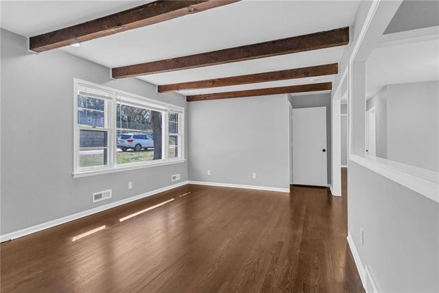 7004 N Baltimore Avenue, Gladstone, MO 64118