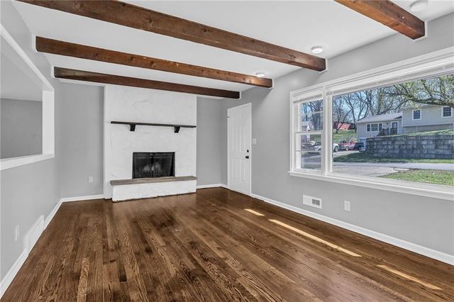 7004 N Baltimore Avenue, Gladstone, MO 64118