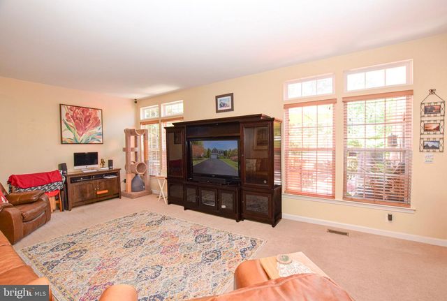 438 SAWGRASS DR, Charles Town, WV 25414