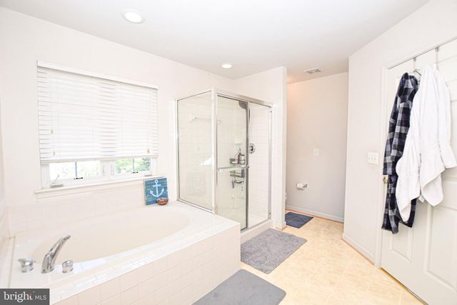 438 SAWGRASS DR, Charles Town, WV 25414