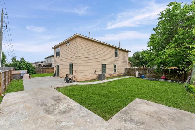 8703 Summerset Meadow Court, Houston, TX 77075