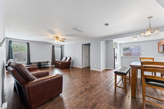 8703 Summerset Meadow Court, Houston, TX 77075